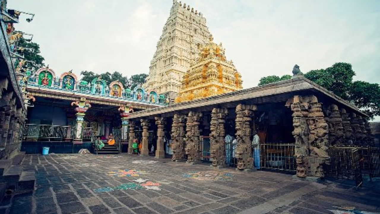 Hyderabad to Srisailam cab travel